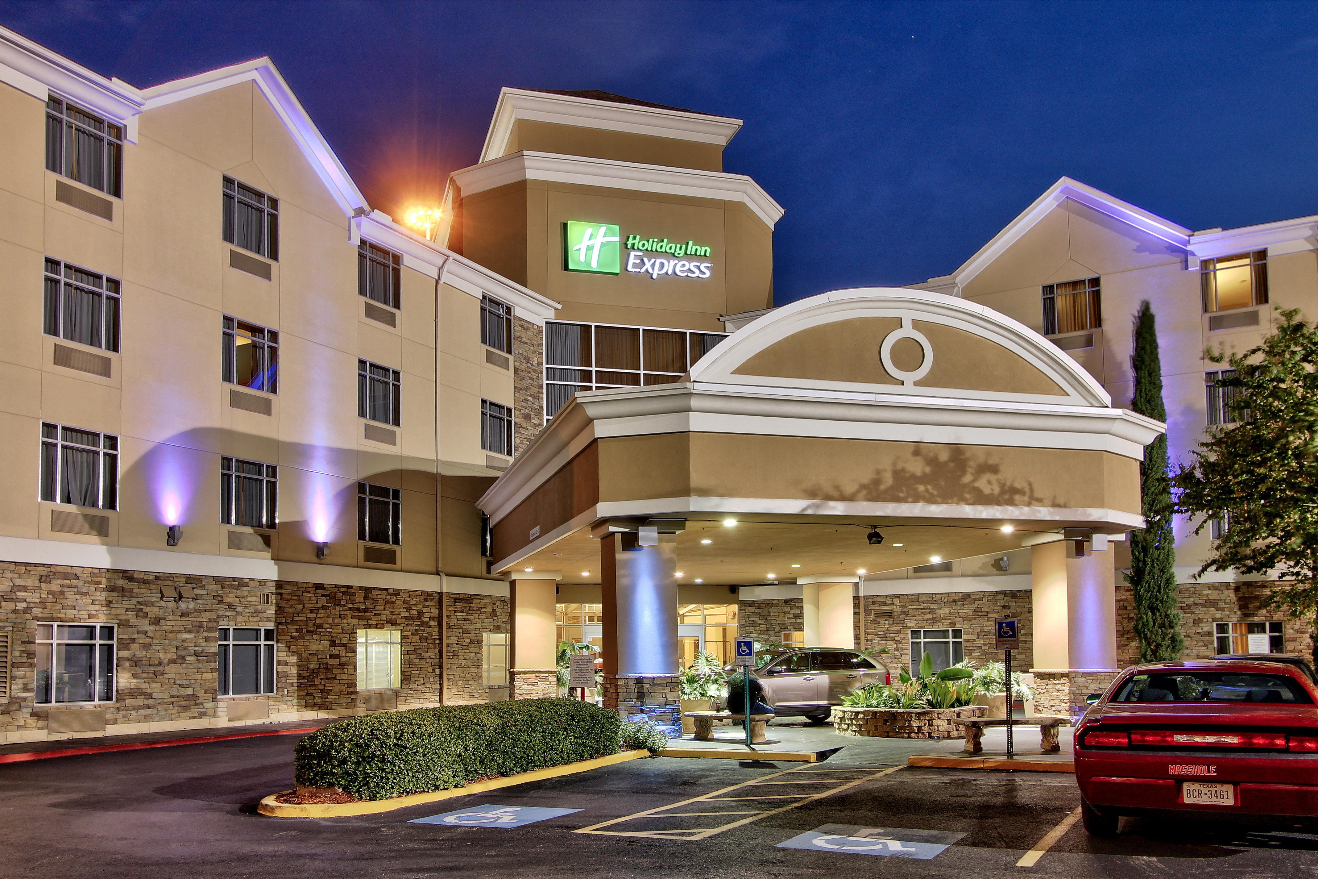 Holiday Inn Express Hotel & Suites Houston-Downtown Convention Center By Ihg Exterior photo