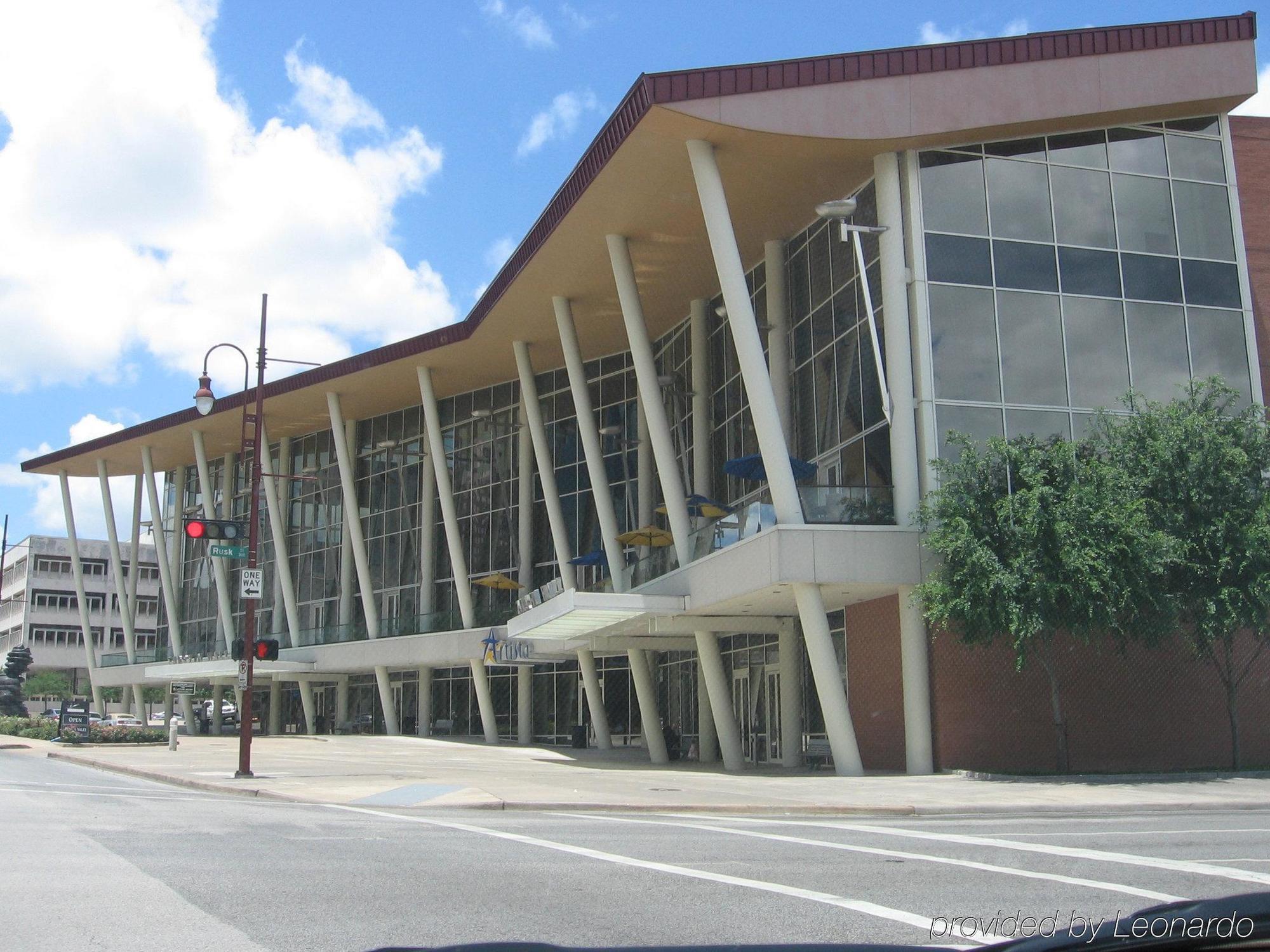 Holiday Inn Express Hotel & Suites Houston-Downtown Convention Center By Ihg Exterior photo